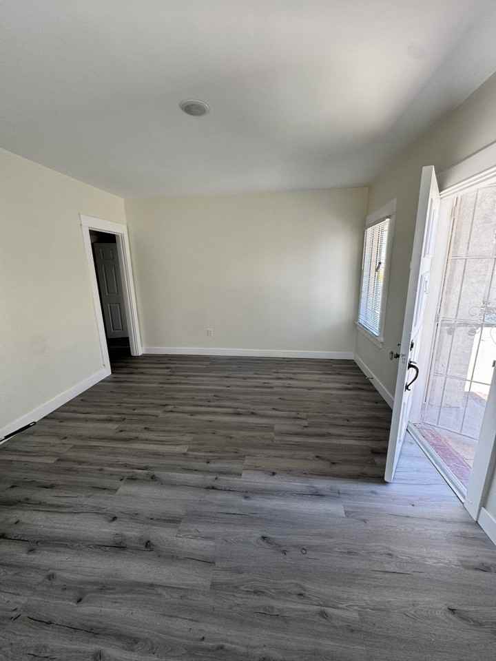 963 W 9th St #975 - Photo 3 of 9