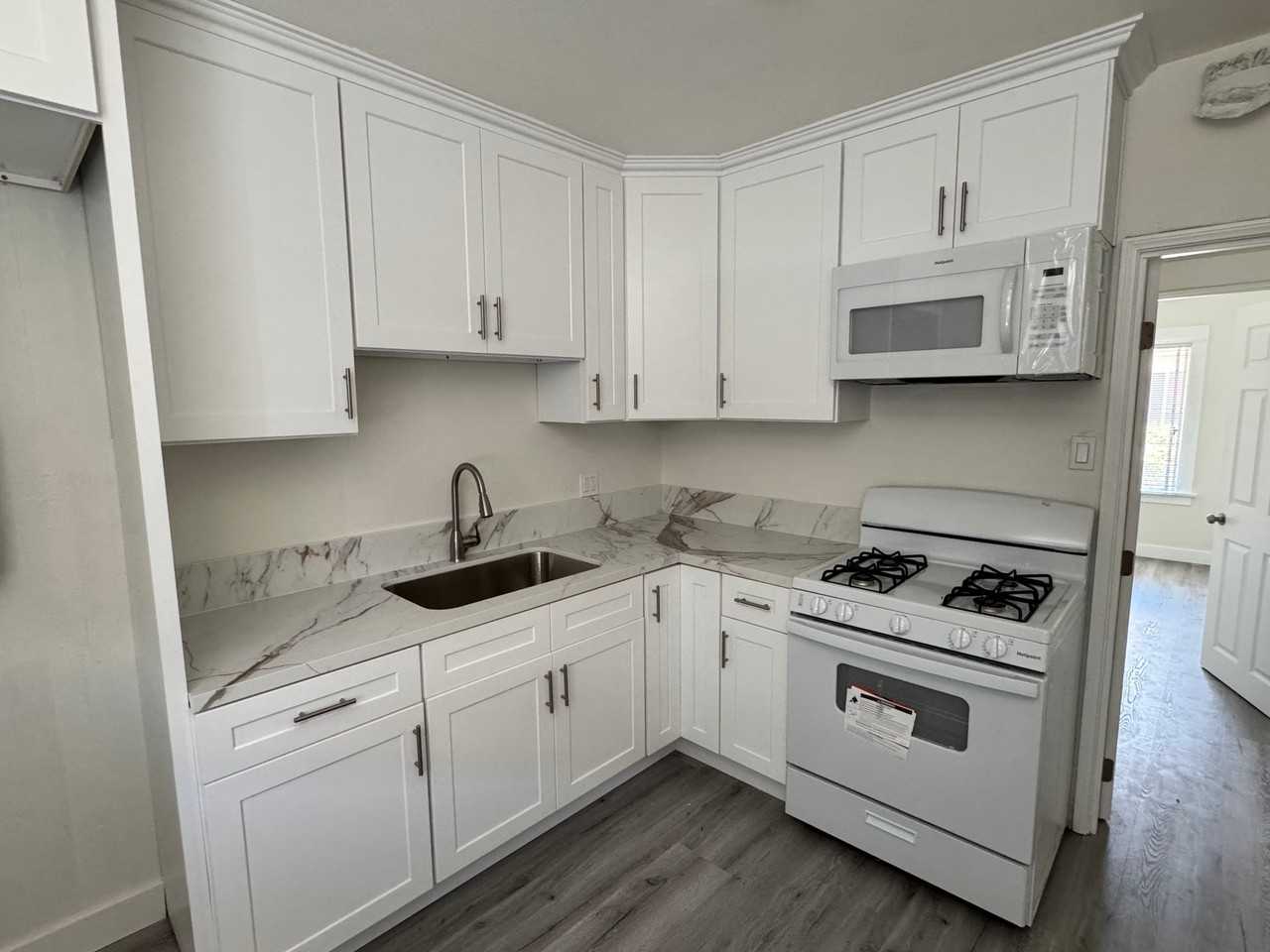 963 W 9th St #975 - Photo 4 of 9