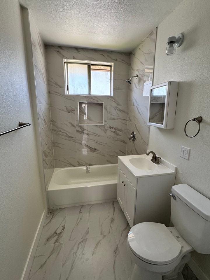 963 W 9th St #975 - Photo 6 of 9