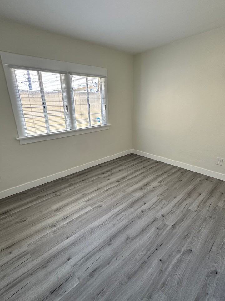 963 W 9th St #975 - Photo 7 of 9