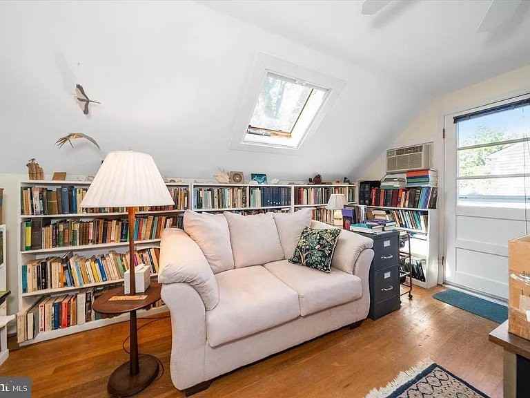 55 Woodhill Ct - Photo 3 of 11