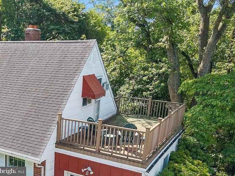 55 Woodhill Ct - Photo 4 of 11