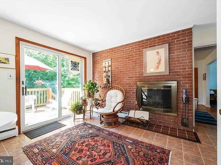 55 Woodhill Ct - Photo 5 of 11