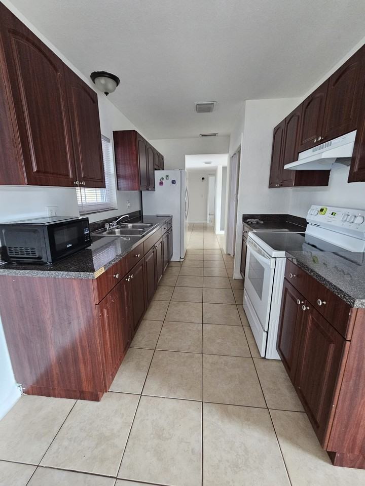 211 Terrace Dr - Photo 3 of 20
