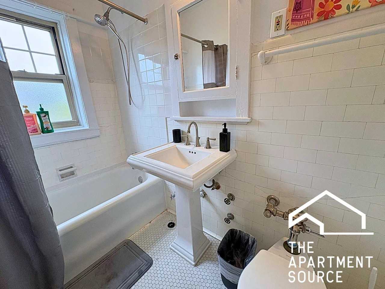 925 Hinman Ave - Photo 3 of 11