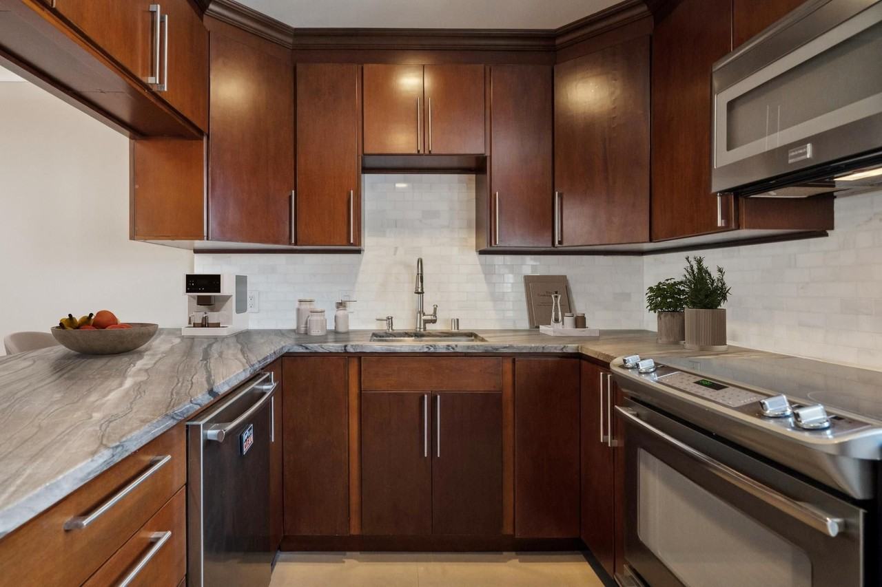 1966 Pacific Ave #304 - Photo 3 of 20