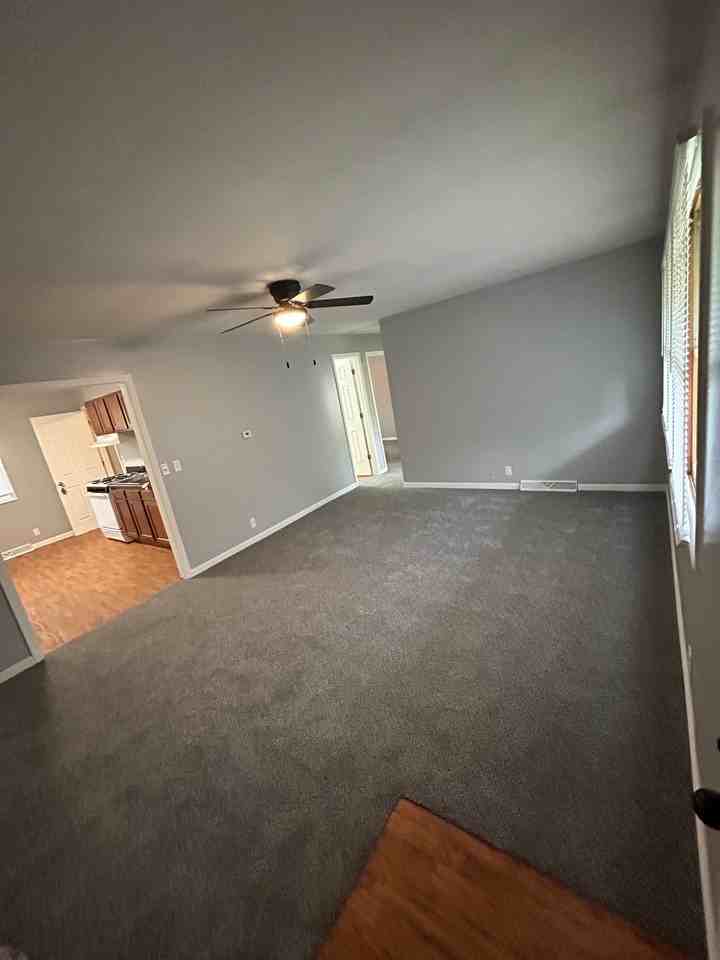 359 E Spruce St - Photo 3 of 10
