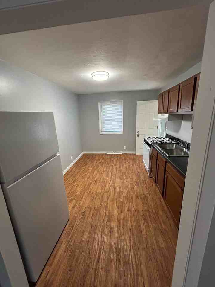 359 E Spruce St - Photo 6 of 10