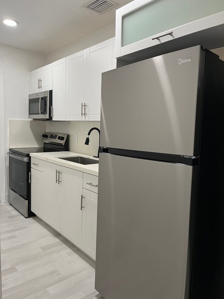 4220 Sw 21st St #1 - Photo 3 of 16