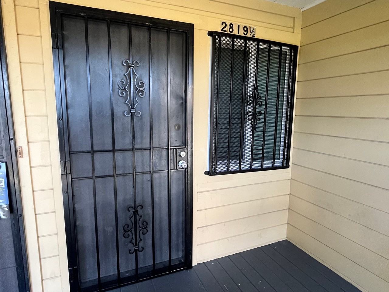 2819 1/2 Altura St - Photo 2 of 12