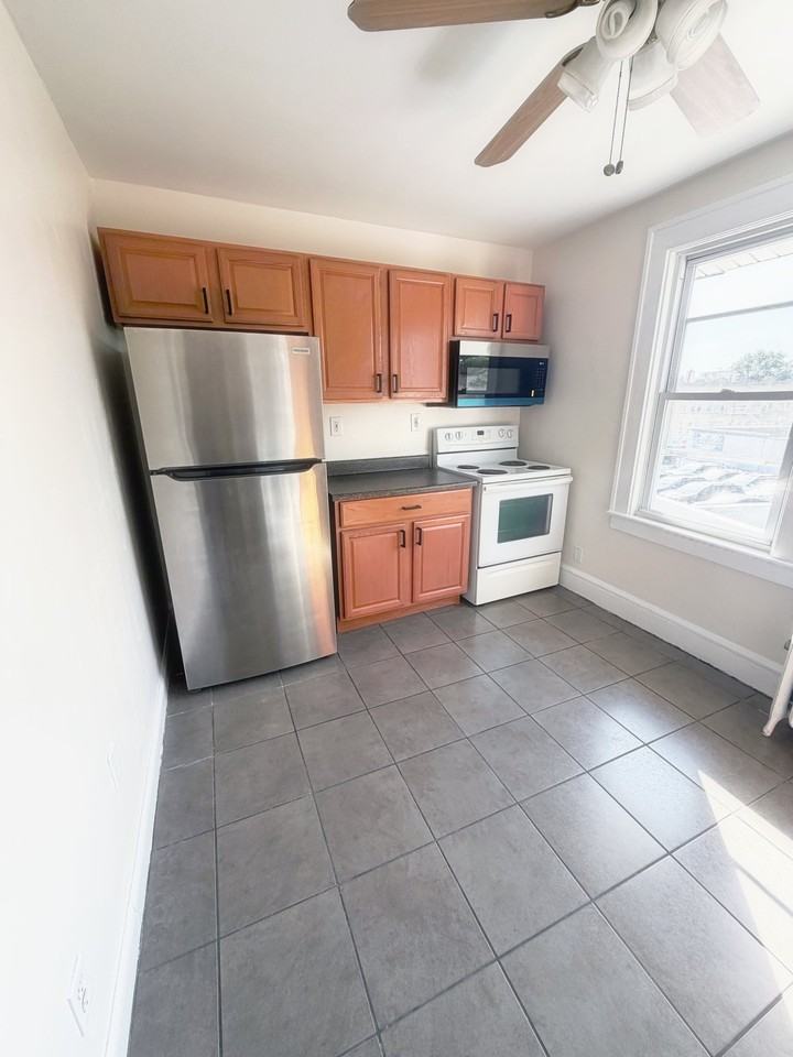 35 Hill St #B - Photo 5 of 15
