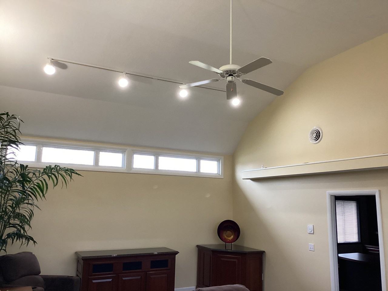 143 Robinhood Dr - Photo 2 of 20