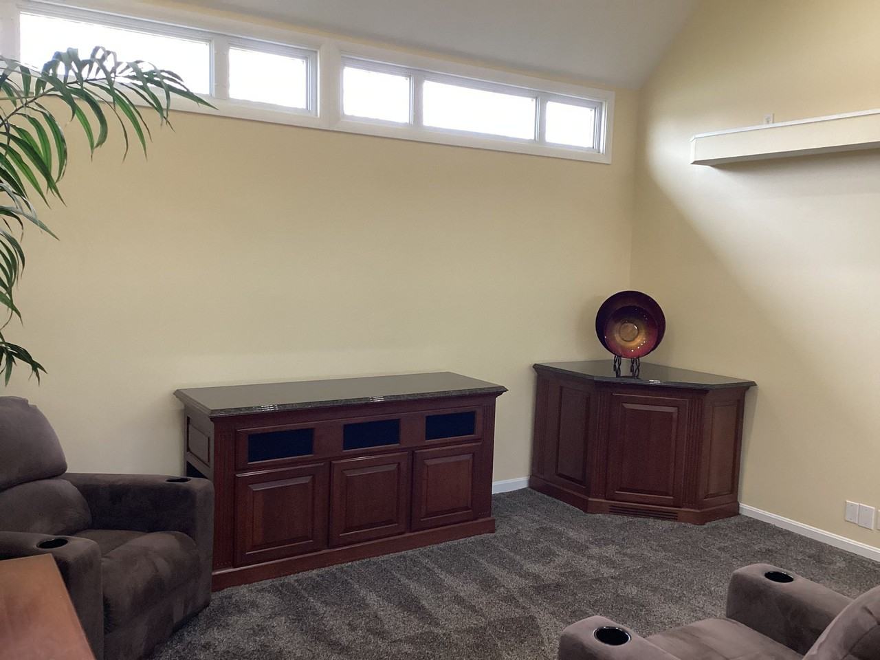 143 Robinhood Dr - Photo 3 of 20