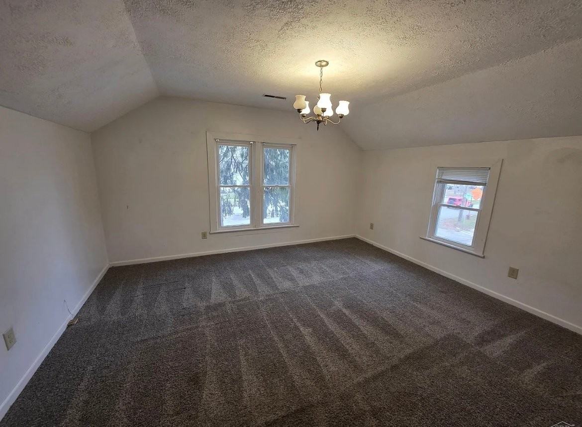 3232 Court St - Photo 4 of 7
