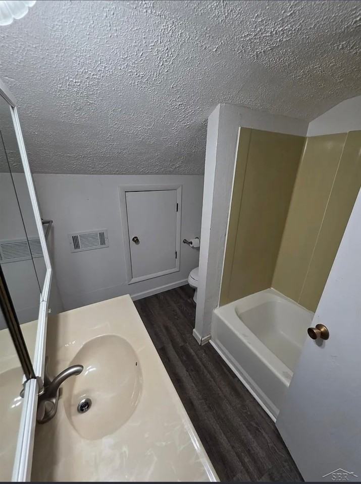 3232 Court St - Photo 5 of 7