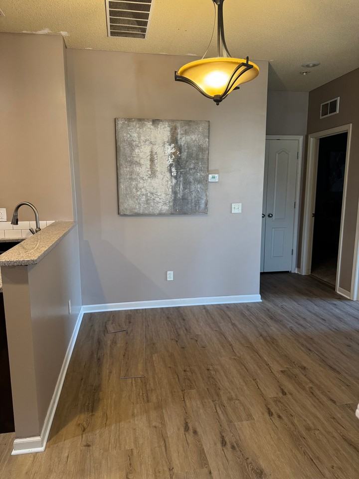15953 S Crestview Dr - Photo 2 of 10