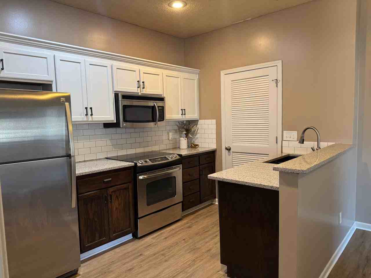 15953 S Crestview Dr - Photo 3 of 10
