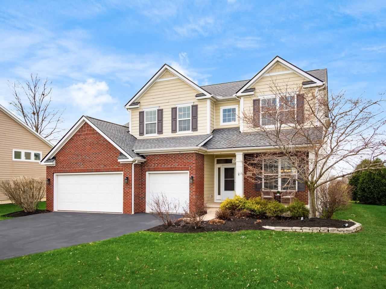 1104 Balmoral Dr - Photo 4 of 50