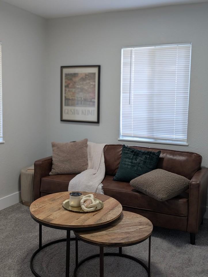 2309 Wyandotte Ave - Photo 2 of 9