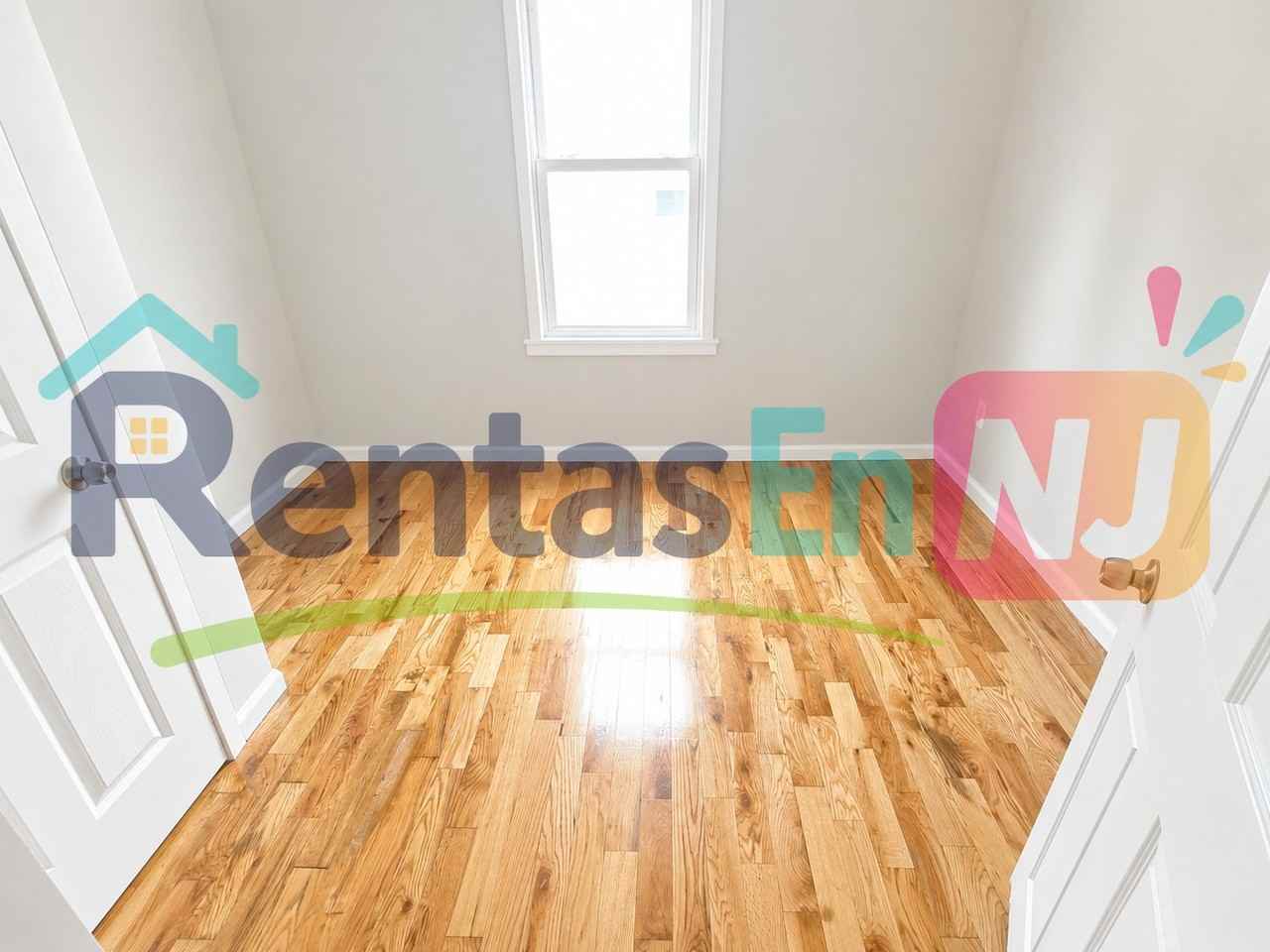 658 S 19th St #2 - Photo 2 of 6