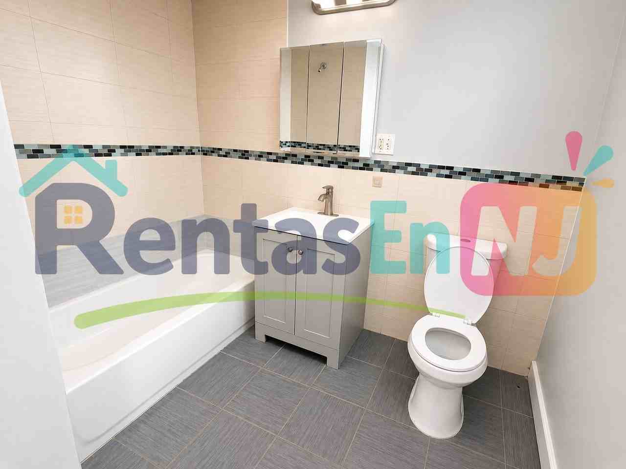 658 S 19th St #2 - Photo 5 of 6