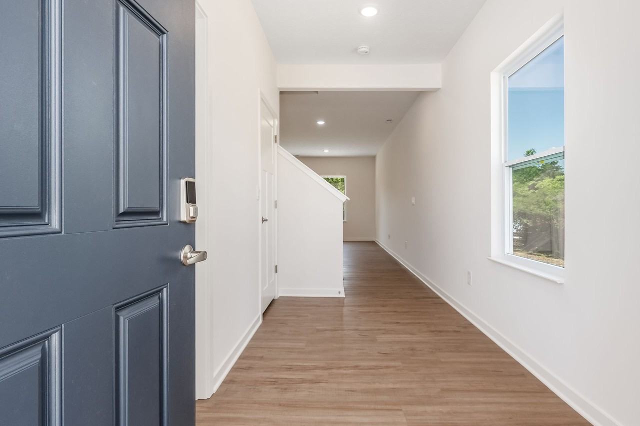 2787 Horsham Dr - Photo 5 of 39
