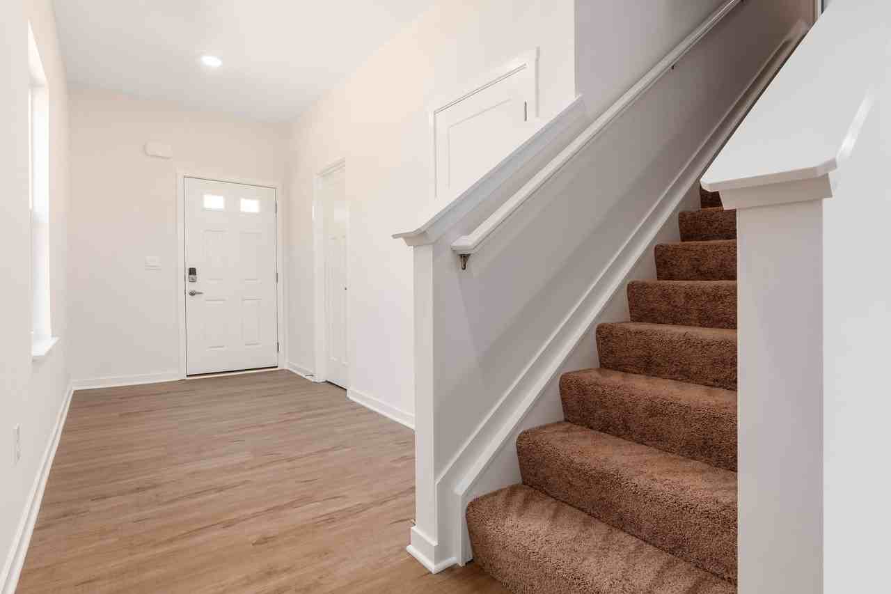 2787 Horsham Dr - Photo 6 of 39