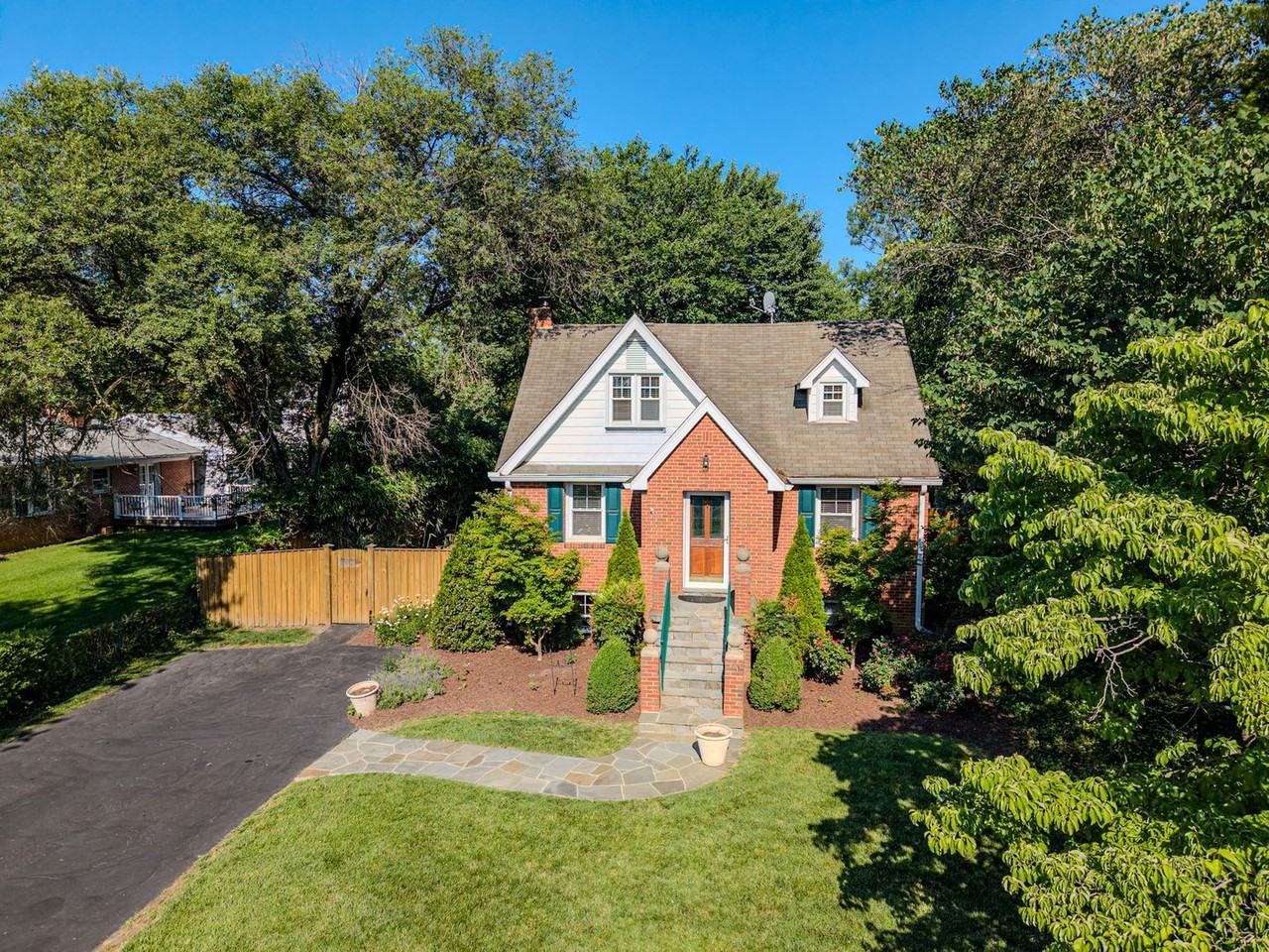 903 Crestview Dr