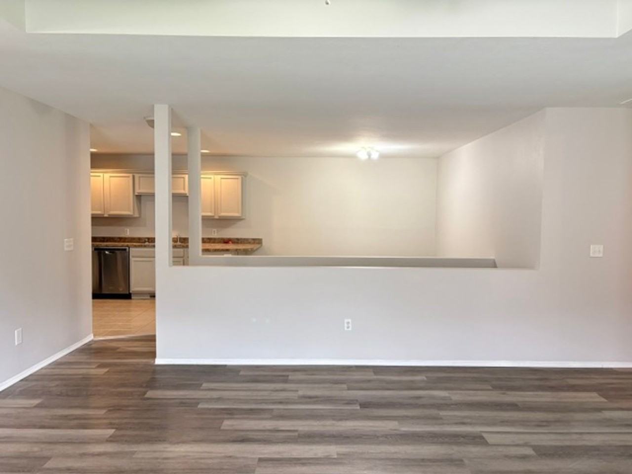 2202 W Jonquil Ln - Photo 4 of 30