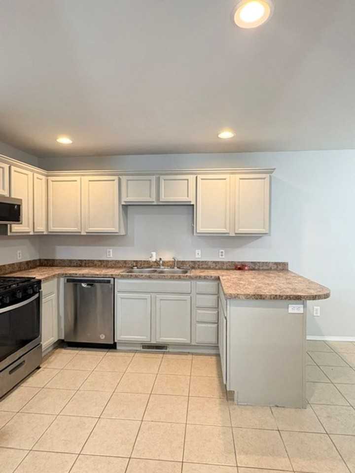 2202 W Jonquil Ln - Photo 6 of 30