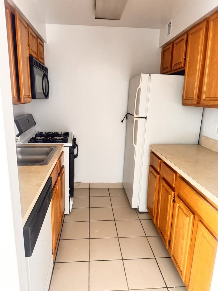 136-14 Northern Boulevard #2G - Photo 4 of 9