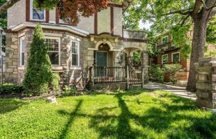featured image of 332 W Washington St