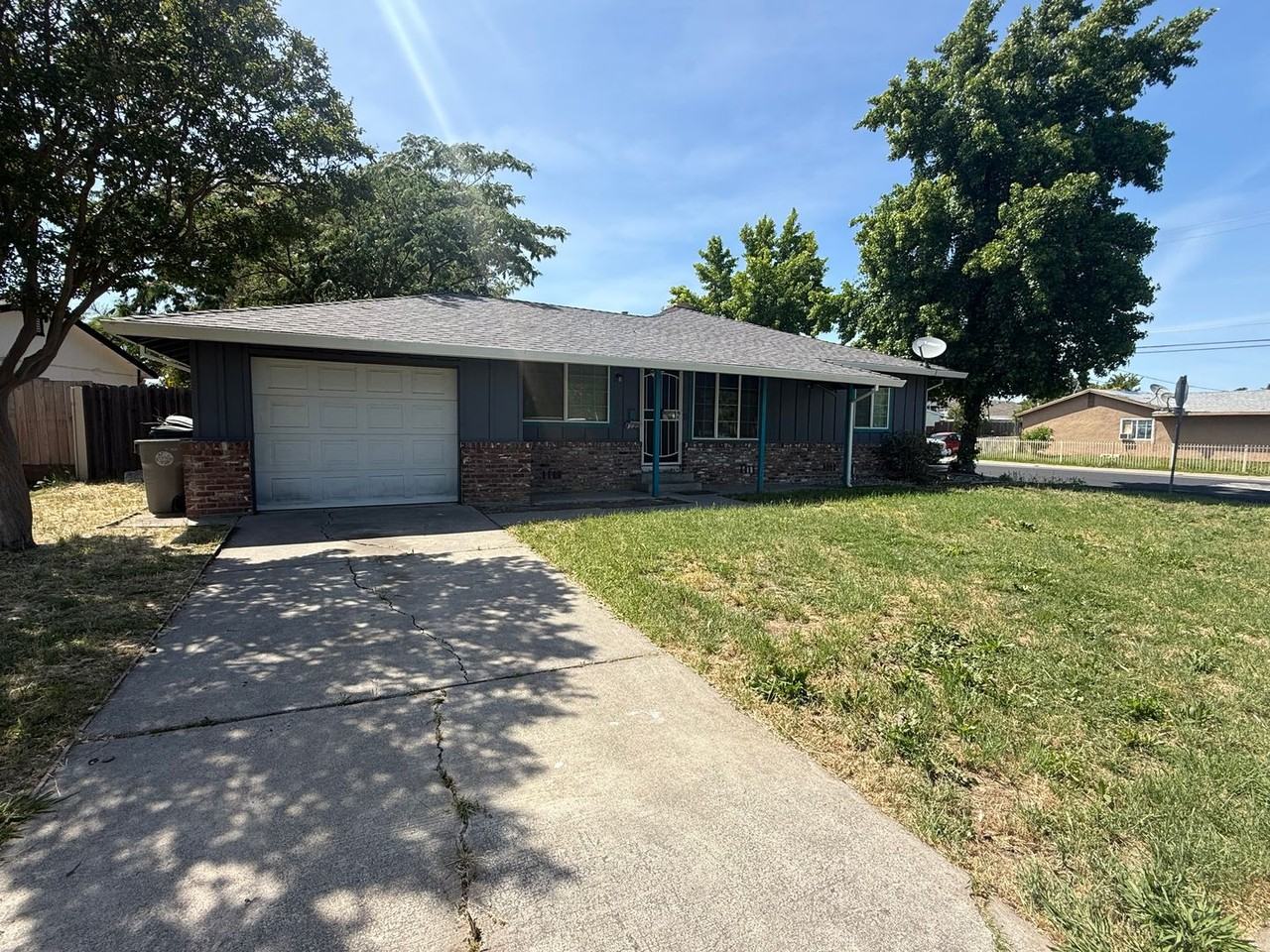 7400 Loma Verde Way - Photo 2 of 33