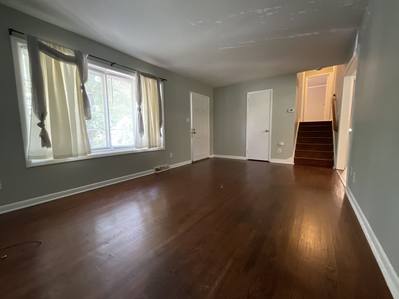229 Foxcroft Dr - Photo 4 of 35