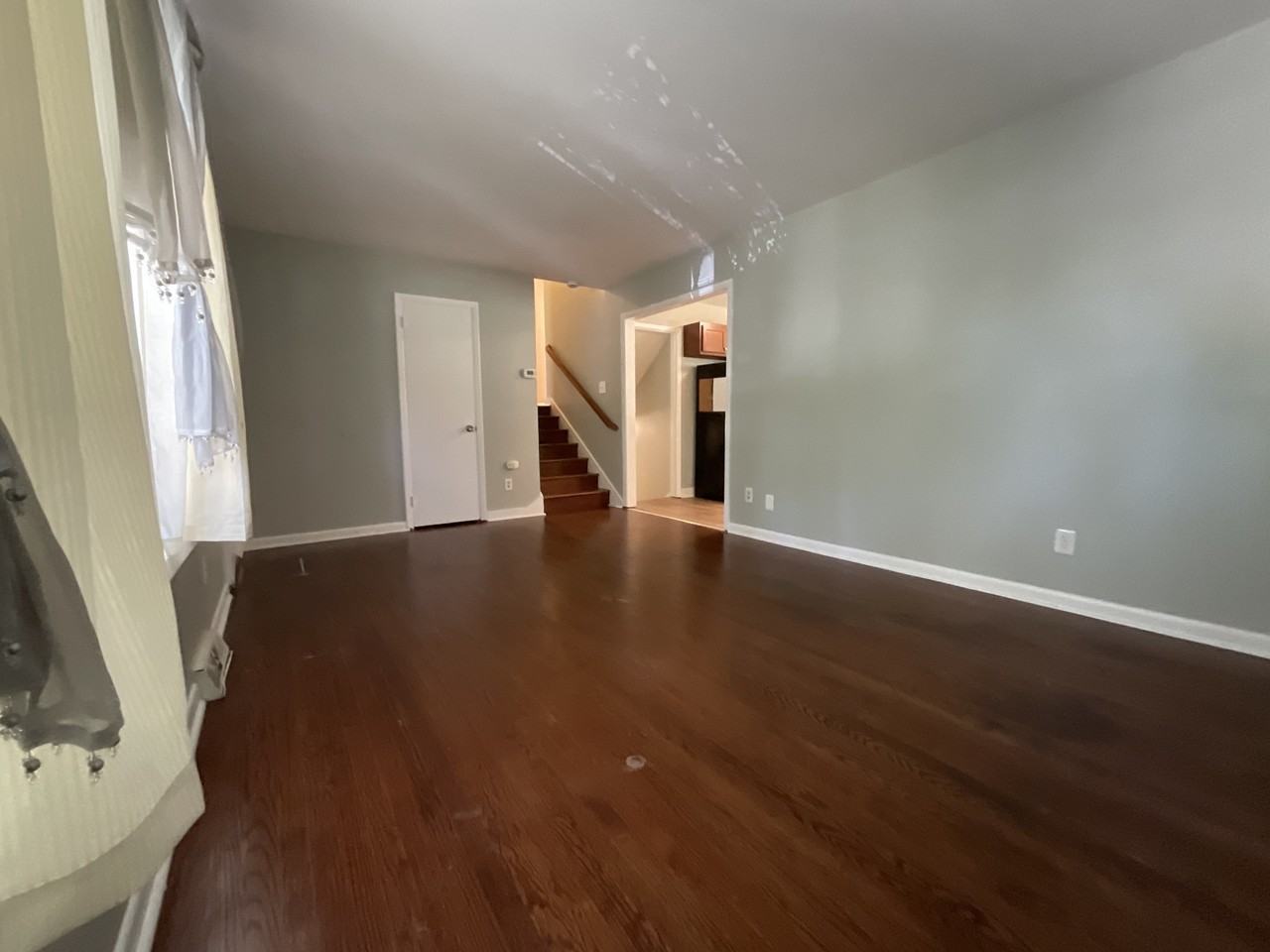 229 Foxcroft Dr - Photo 5 of 35