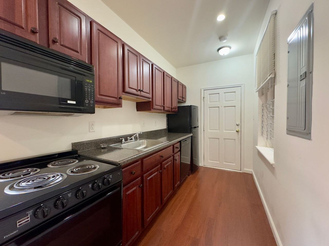 8 & 21 E Eager Street - Photo 6 of 6