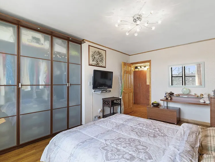 2338 East 13th Street - Photo 6 of 9