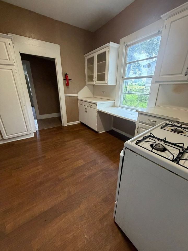 1604 Dudley Ave - Photo 2 of 5