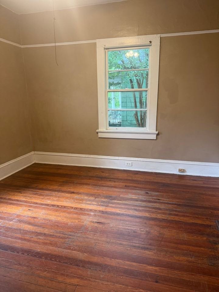 1604 Dudley Ave - Photo 3 of 5