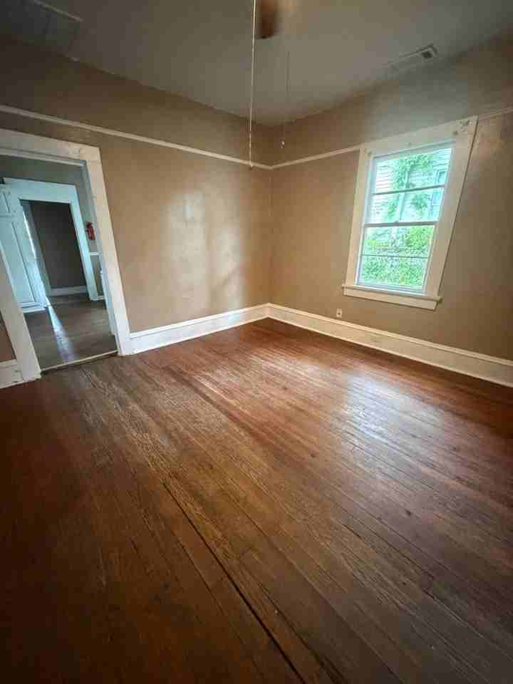 1604 Dudley Ave - Photo 4 of 5