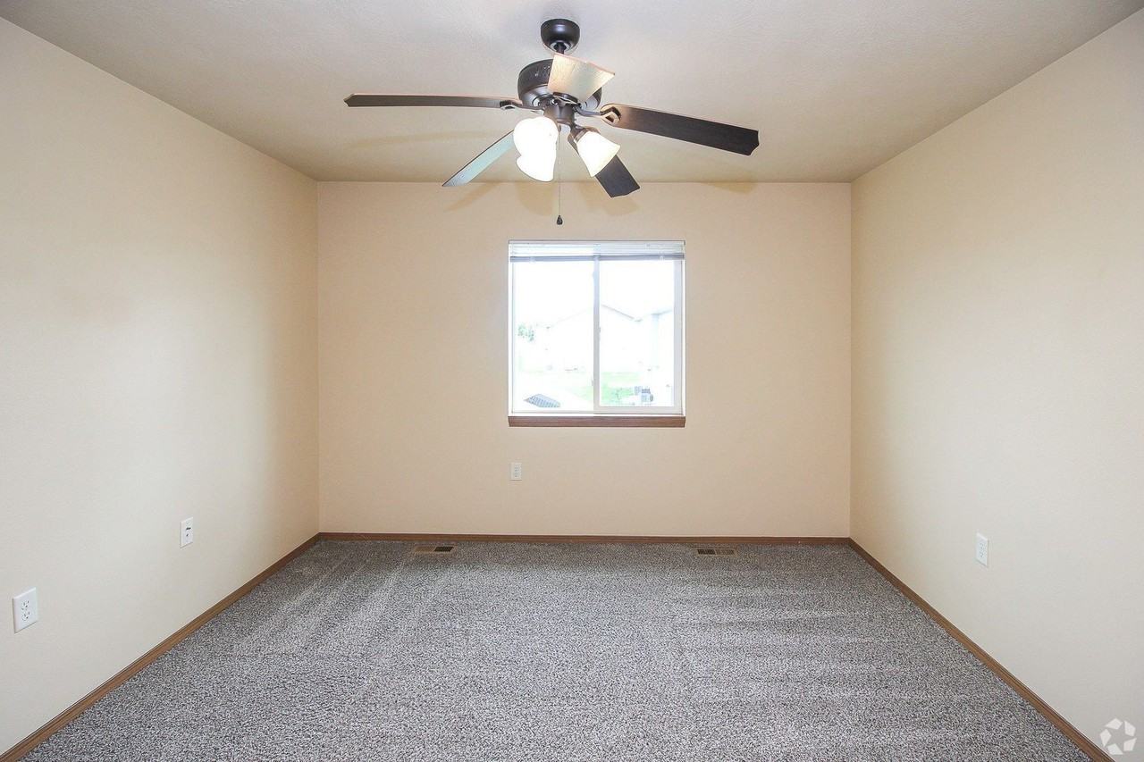Silver Springs Townhomes - Photo 6 of 40