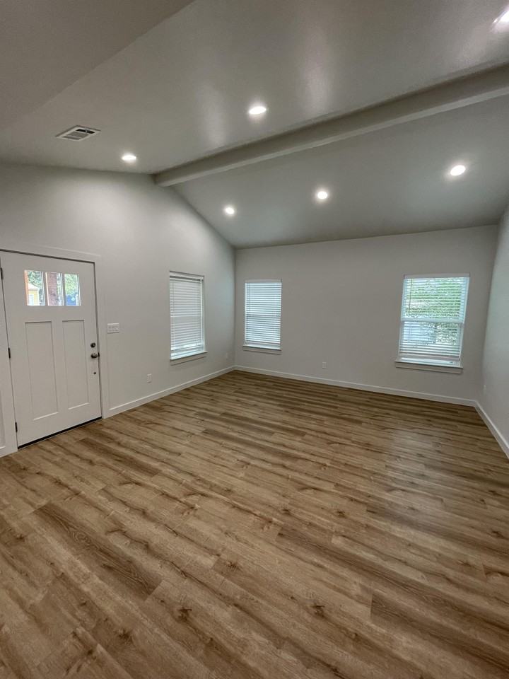 524 W Florence St #1 - Photo 2 of 16