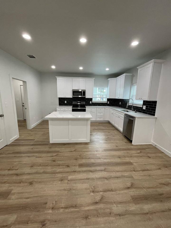 524 W Florence St #1 - Photo 3 of 16
