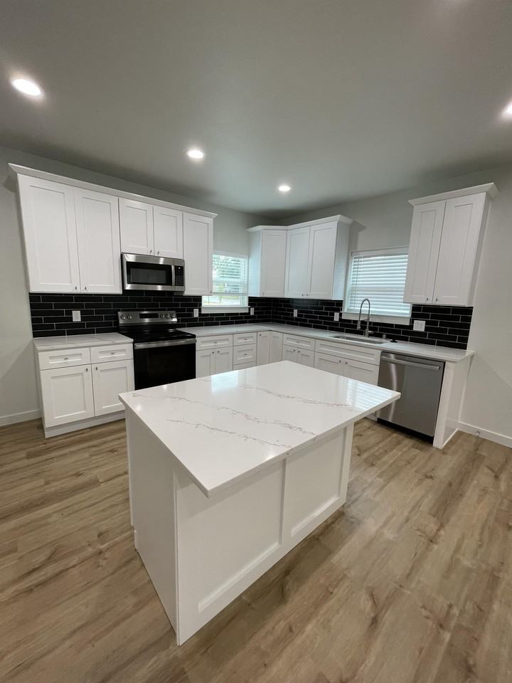 524 W Florence St #1 - Photo 5 of 16
