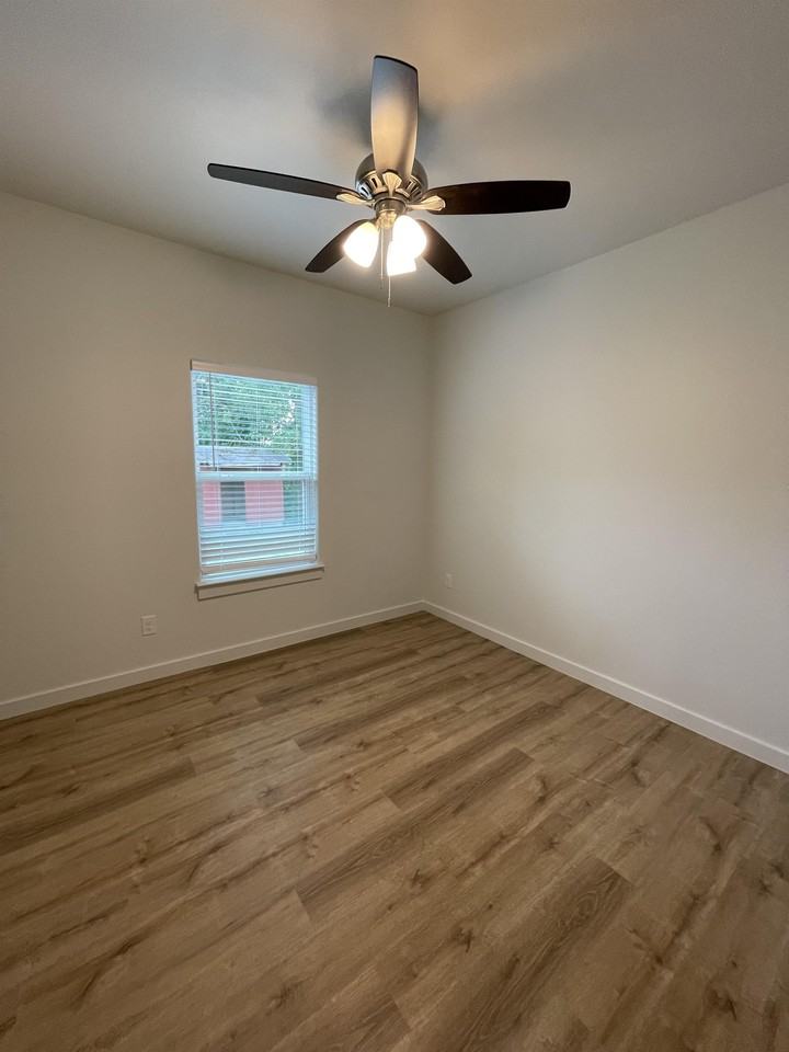 524 W Florence St #1 - Photo 7 of 16
