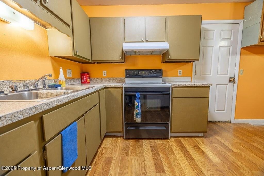 1159 Barclay St - Photo 4 of 44