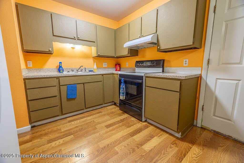 1159 Barclay St - Photo 5 of 44