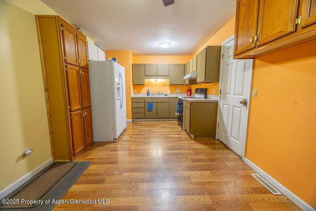 1159 Barclay St - Photo 7 of 44