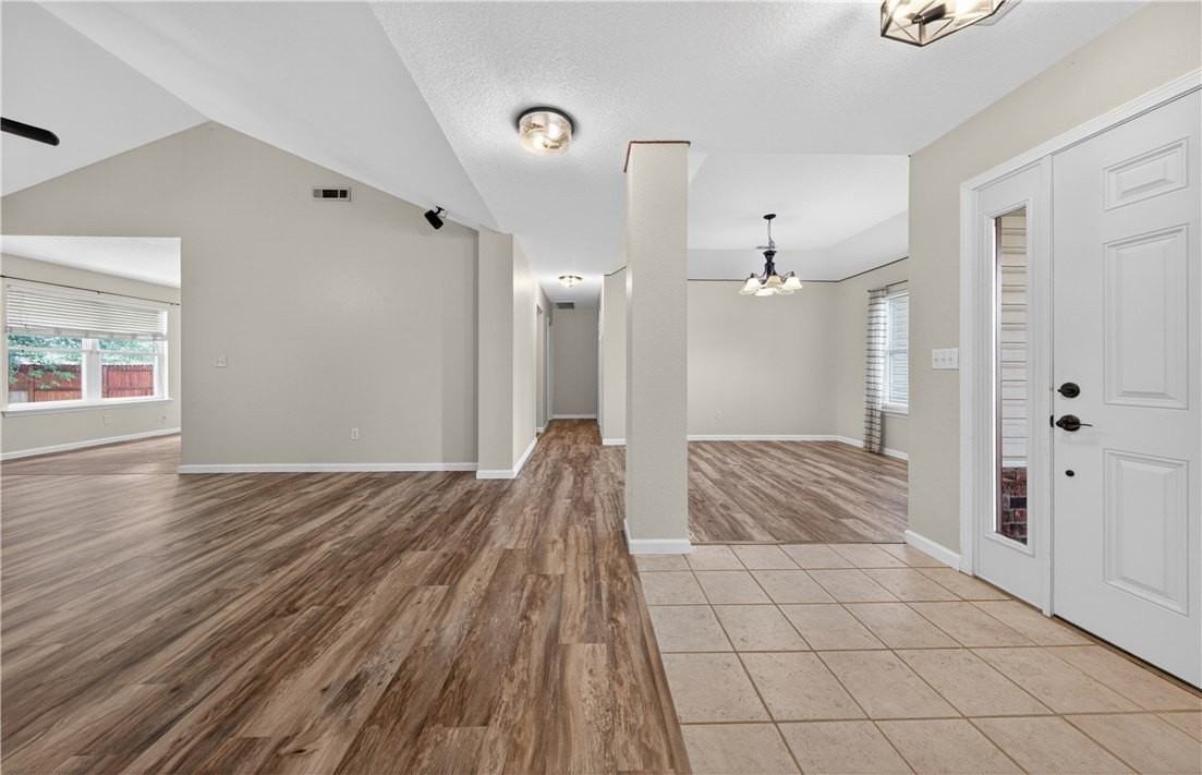 903 Tyra Ln - Photo 6 of 31