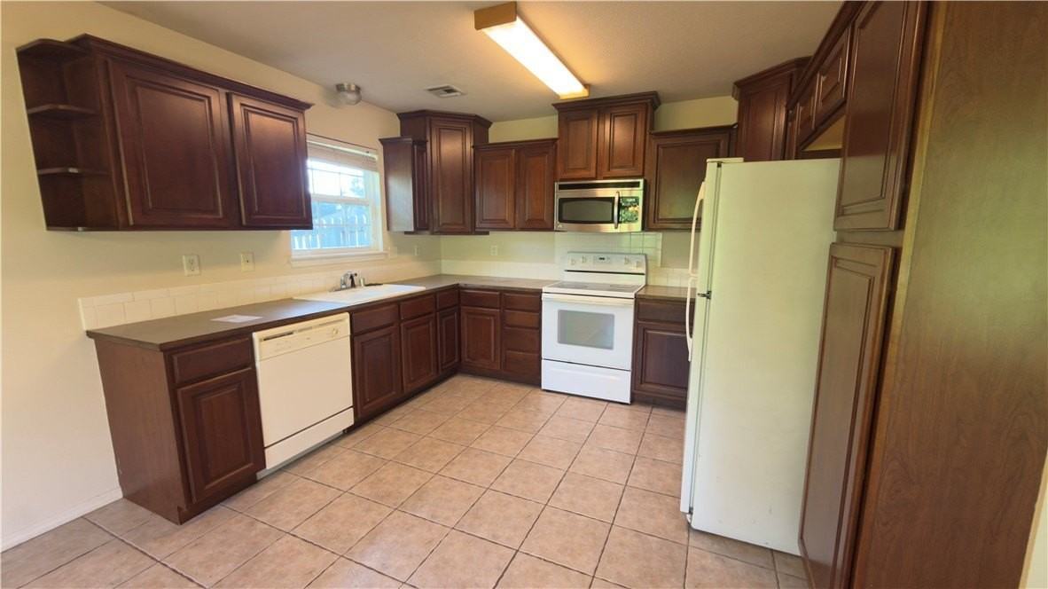 1505 Sw Elington St - Photo 4 of 12
